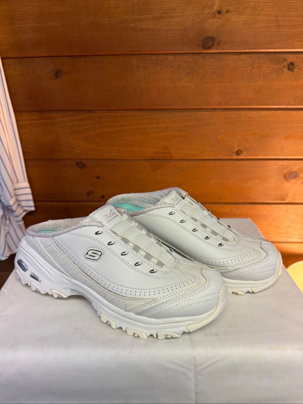 Skechers Women's D'Lites Bright Sky Slip-on Sneakers Sz 9 white